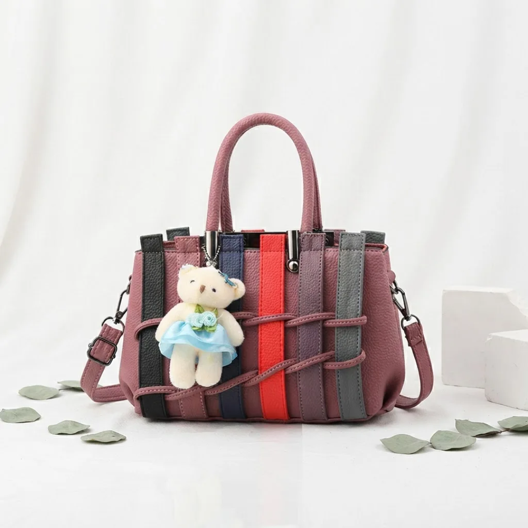 Sac à Main Tissé Multicolore avec Pendentif Ourson – Sac Bandoulière Tendance